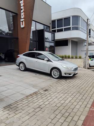 FORD FOCUS 2.0 TITANIUM SEDAN 16V FLEX 4P POWERSHIFT FORD FOCUS 2.0 TITANIUM SEDAN 16V FLEX 4P POWERSHIFT